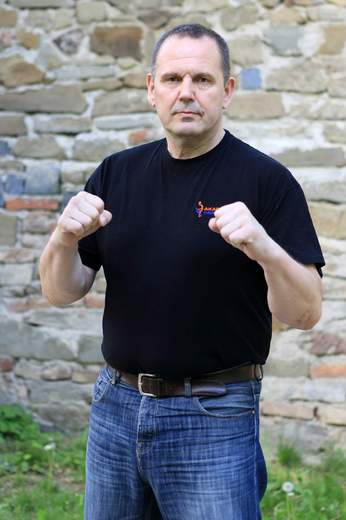 Instruktoři