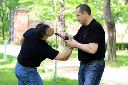 Instruktoři